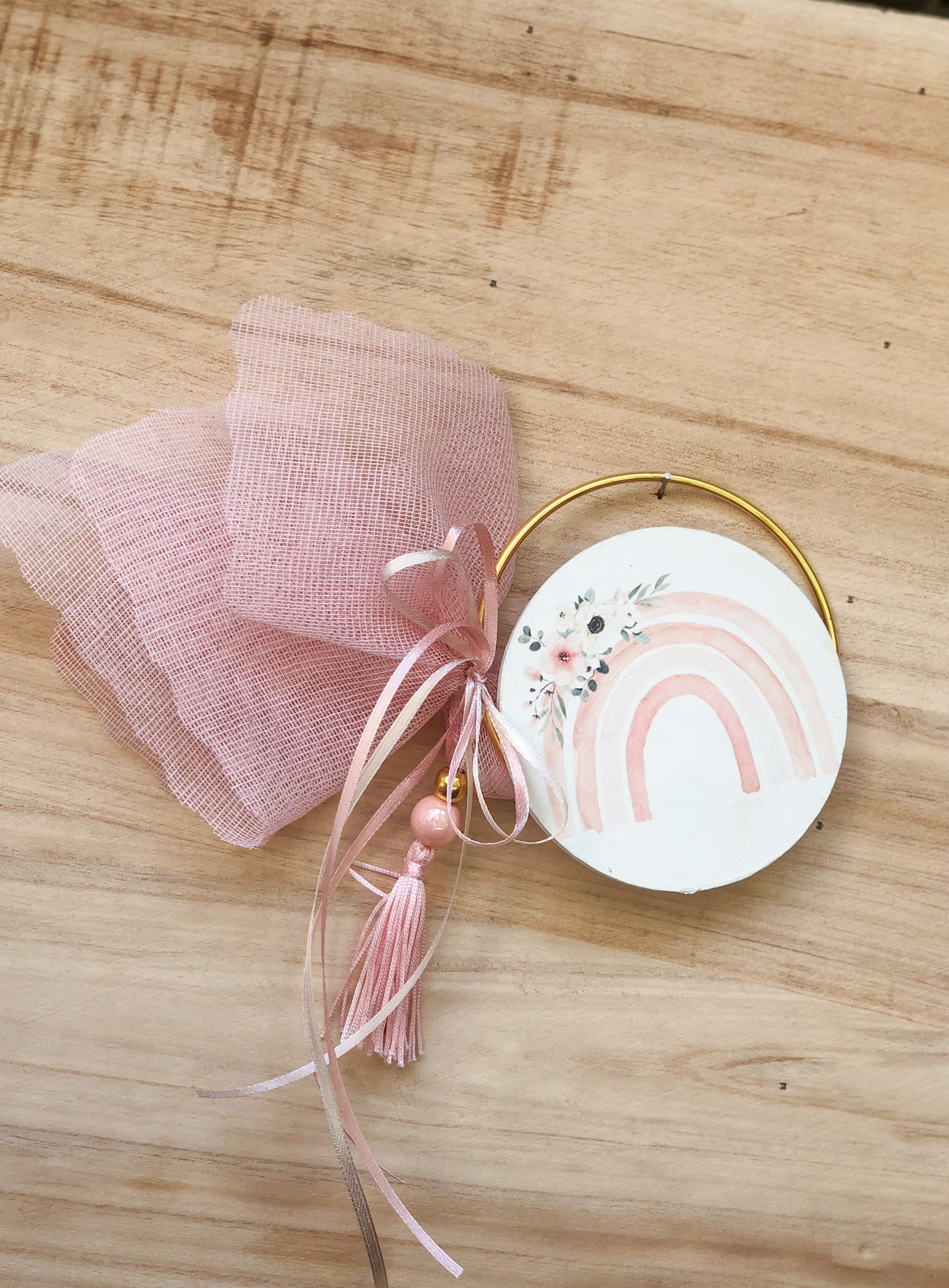 μπομπονιέρα προσκλητήριο θέμα ουράνιο τόξο ροζ κορίτσι φούντα πάπυρος περγαμηνή χρυσός κρίκος στεφάνι εκτυπωμένο ξύλο : 1