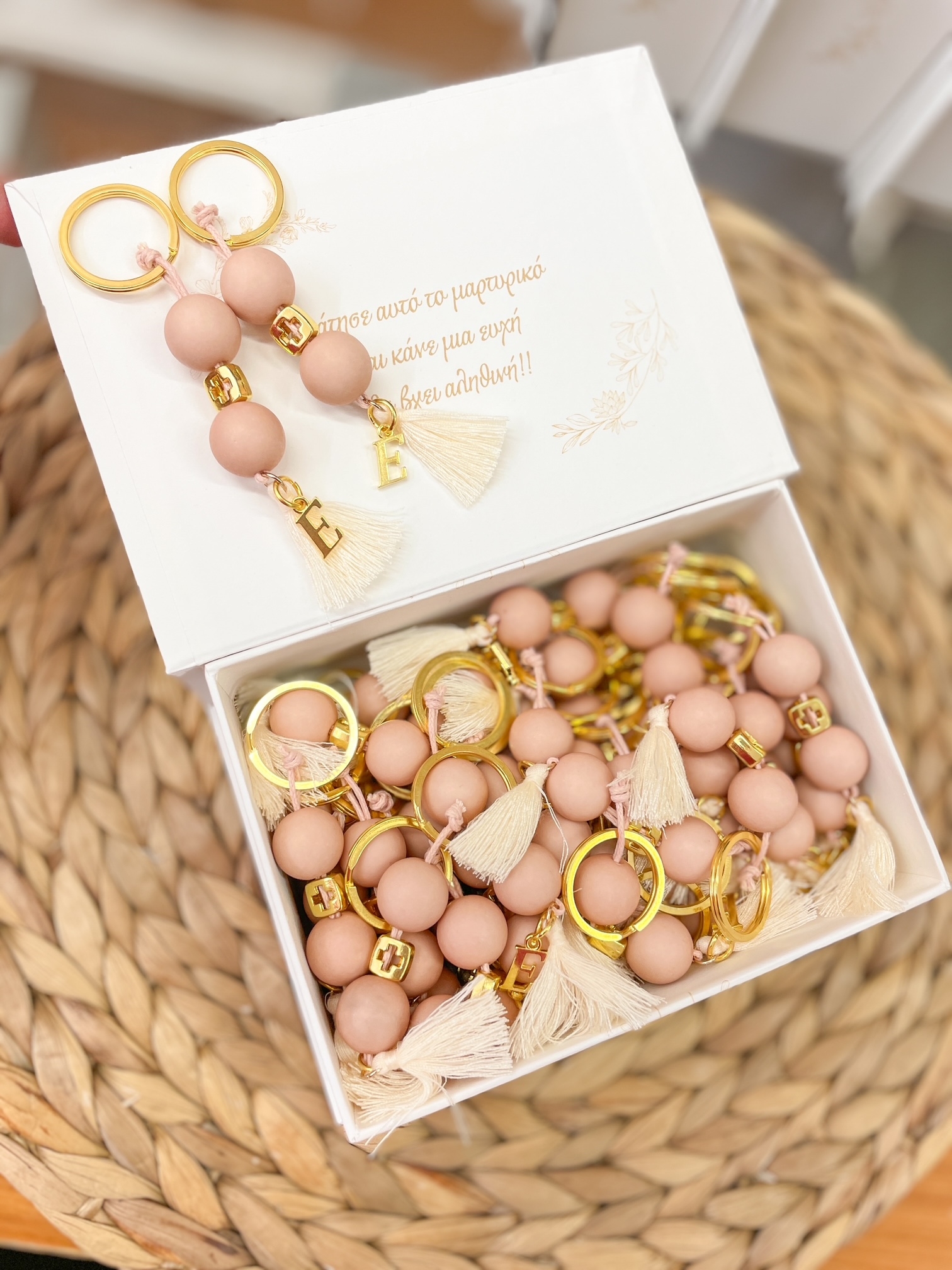 Μαρτυρικό μπρελόκ με μονόγραμμα και φούντα