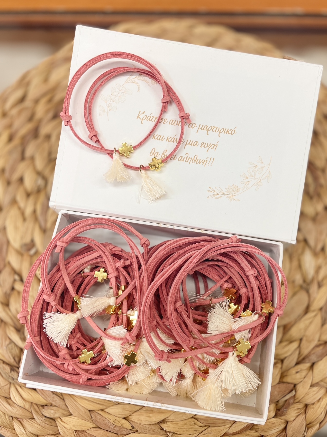 Τριανταφυλλί βραχιολάκι