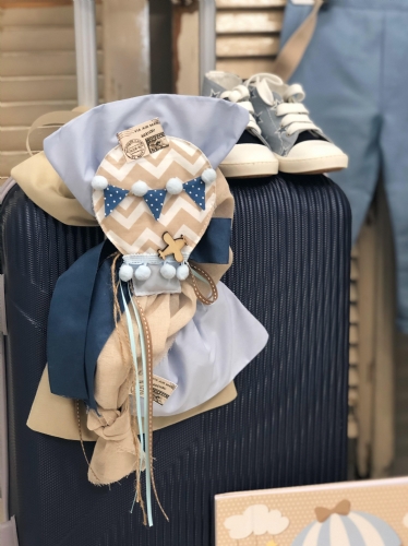 βαλίτσα βάπτισης για αγόρι μπλε με θέμα το αερόστατο υφασμάτινο μαξιλαράκι