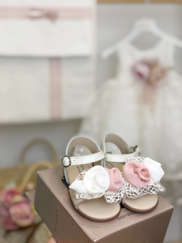 βαπτιστικά παπούτσια πέδιλο λευκό με λουλουδάκια babywalker