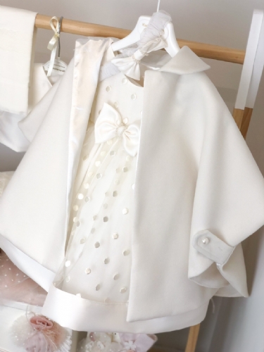 φόρεμα βάπτισης με χειμερινό παλτό κάπα ιβουάρ λευκό