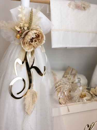 λαμπάδα βάπτισης για κορίτσι boho λουλούδια αποξηραμένα στάχυ παμπας χρυσό μονόγραμμα φύλλο μακραμέ τούλι γαλλικό
