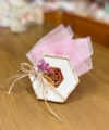 μπομπονιέρα βάπτισης γάμου σουβέρ κεραμικό plexiglass χρυσό λευκό με μονόγραμμα ροζ φουκ πετρόλ τυρκουάζ αποξηραμένα λουλούδια στόλισμα γυψοφ : 2
